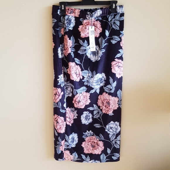 NWT MinkPink Garden of Eden Floral Skirt - Picture 3 of 4